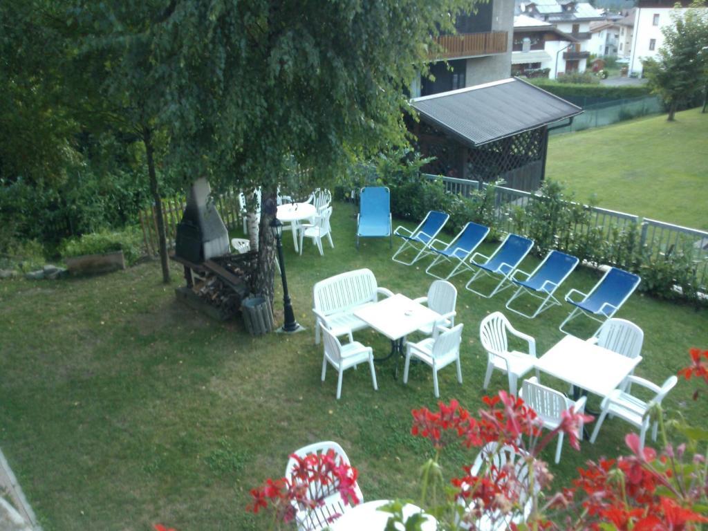 Hotel Serena Dimaro Exterior foto